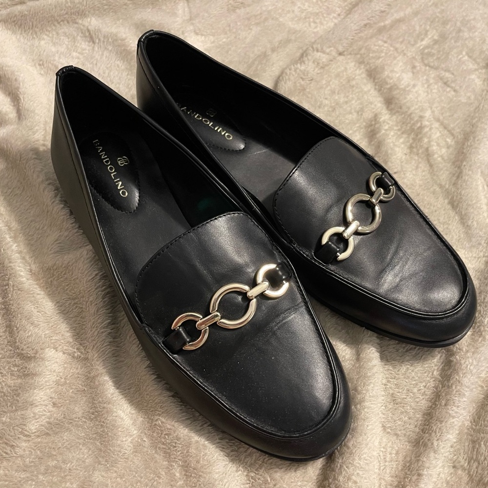 NWOT Bandolino Black Flats with metal link 7